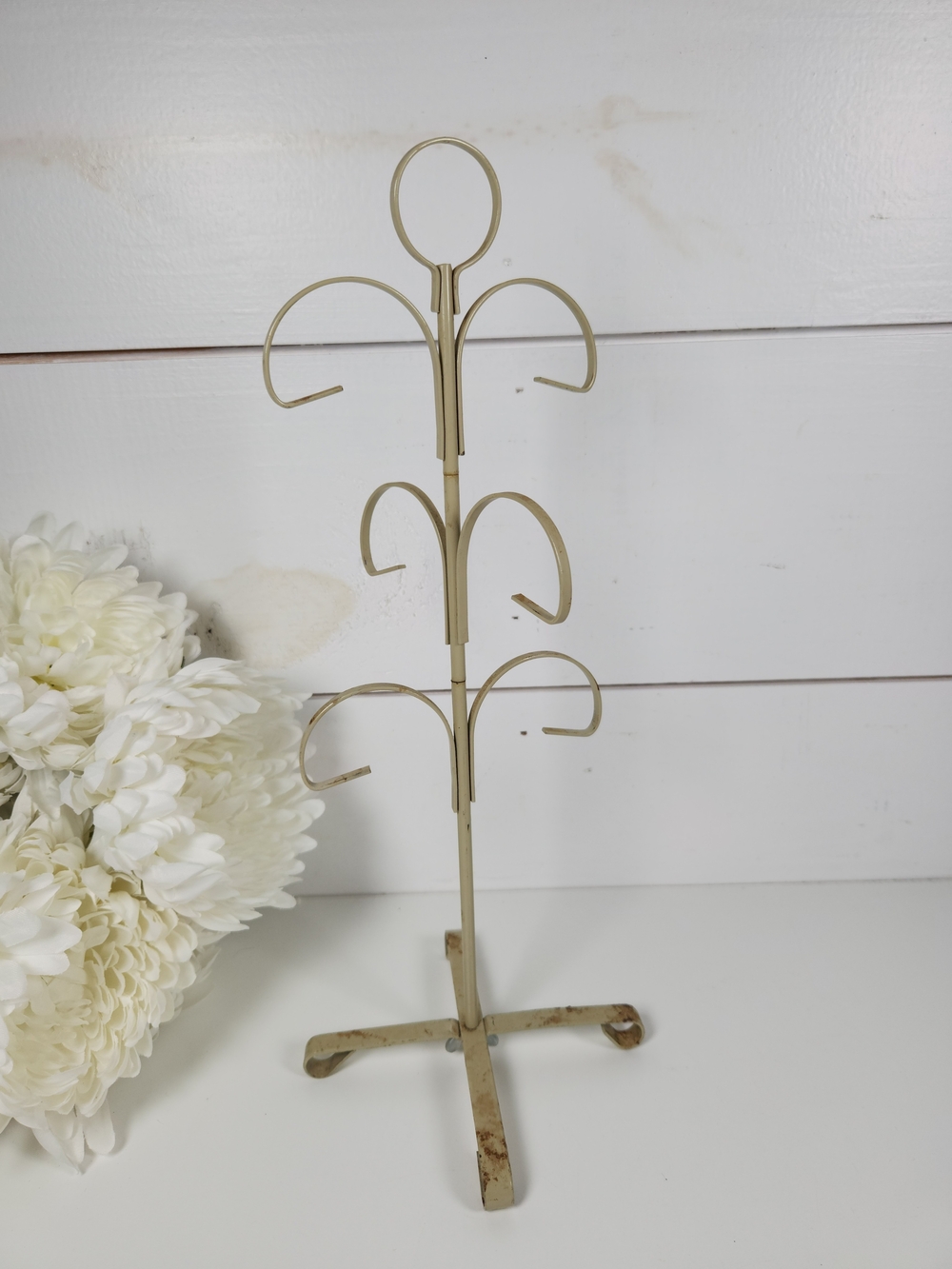 Vintage Metal Mug Tree | Off White 6 Hook Coffee Cup Sorage Stand | Shabby Chic